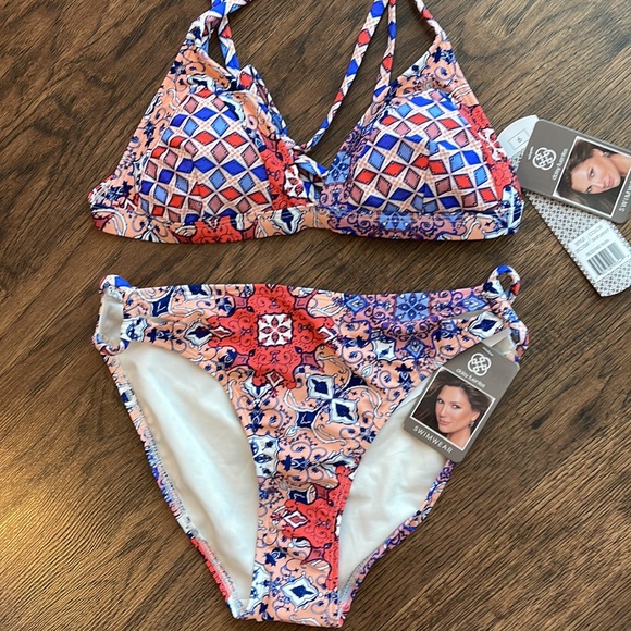 Daisy Fuentes Keyhole Bikini Bottom Pieced Fixed Tri-Bra Bikini Set 6 - Picture 4 of 13